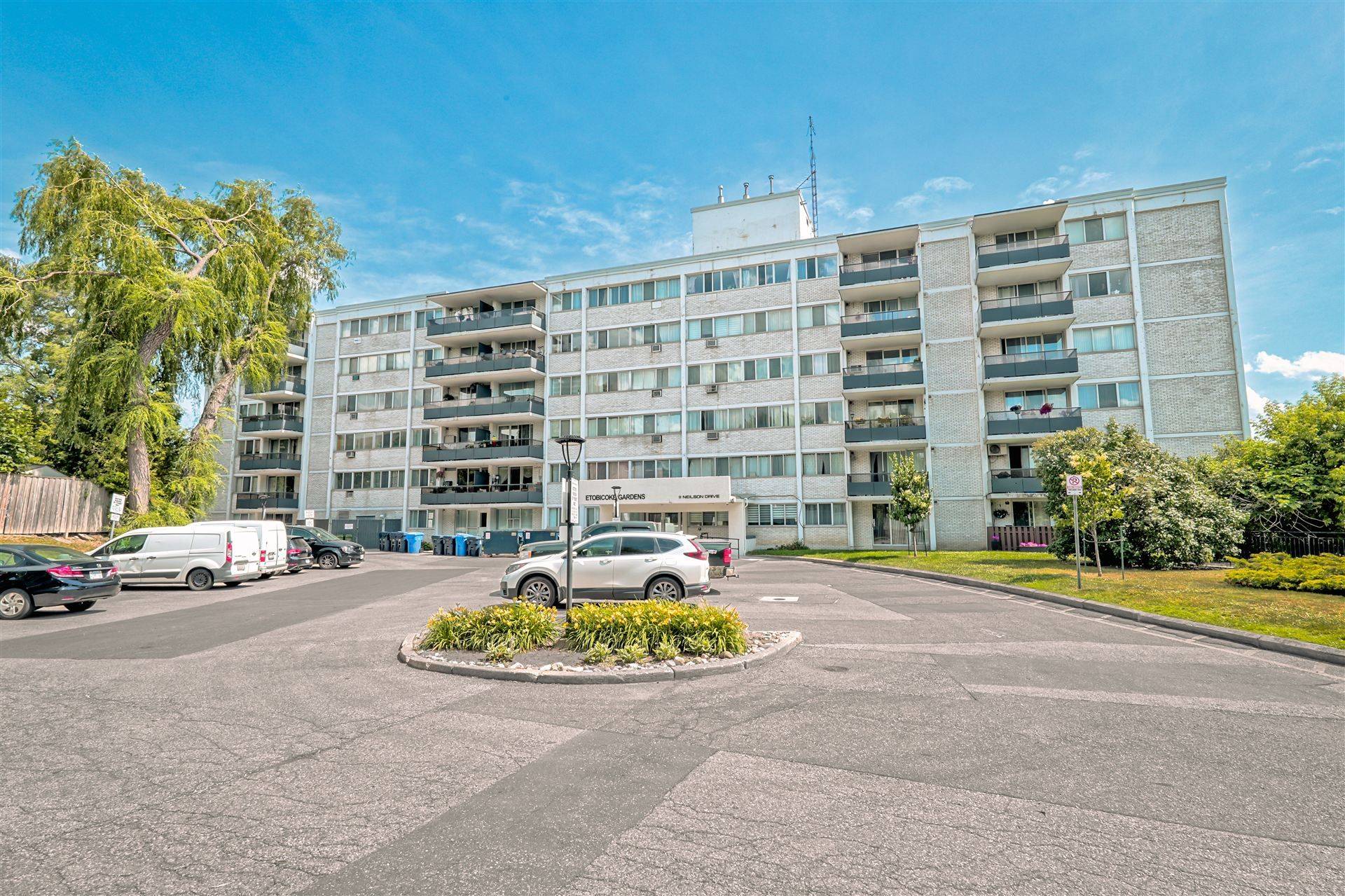 Toronto W08, ON M9C 1V4,11 Neilson DR #502