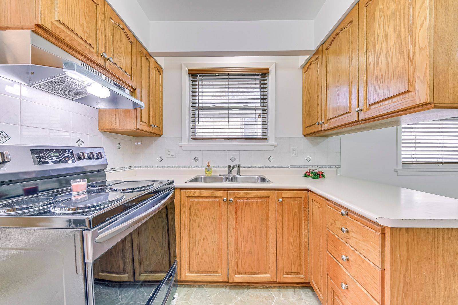 Toronto W10, ON M9W 2B5,100 Shendale DR