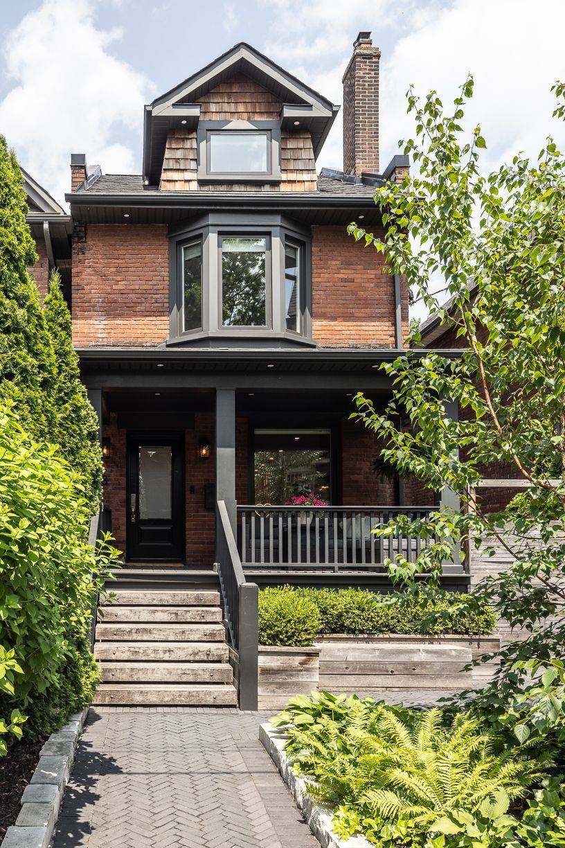 8 Geoffrey ST, Toronto W01, ON M6R 1P3