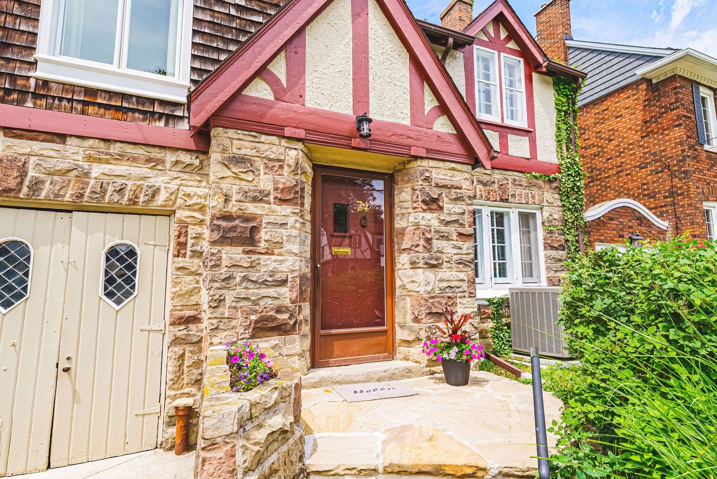 Hamilton, ON L8P 4N9,34 Chedoke AVE