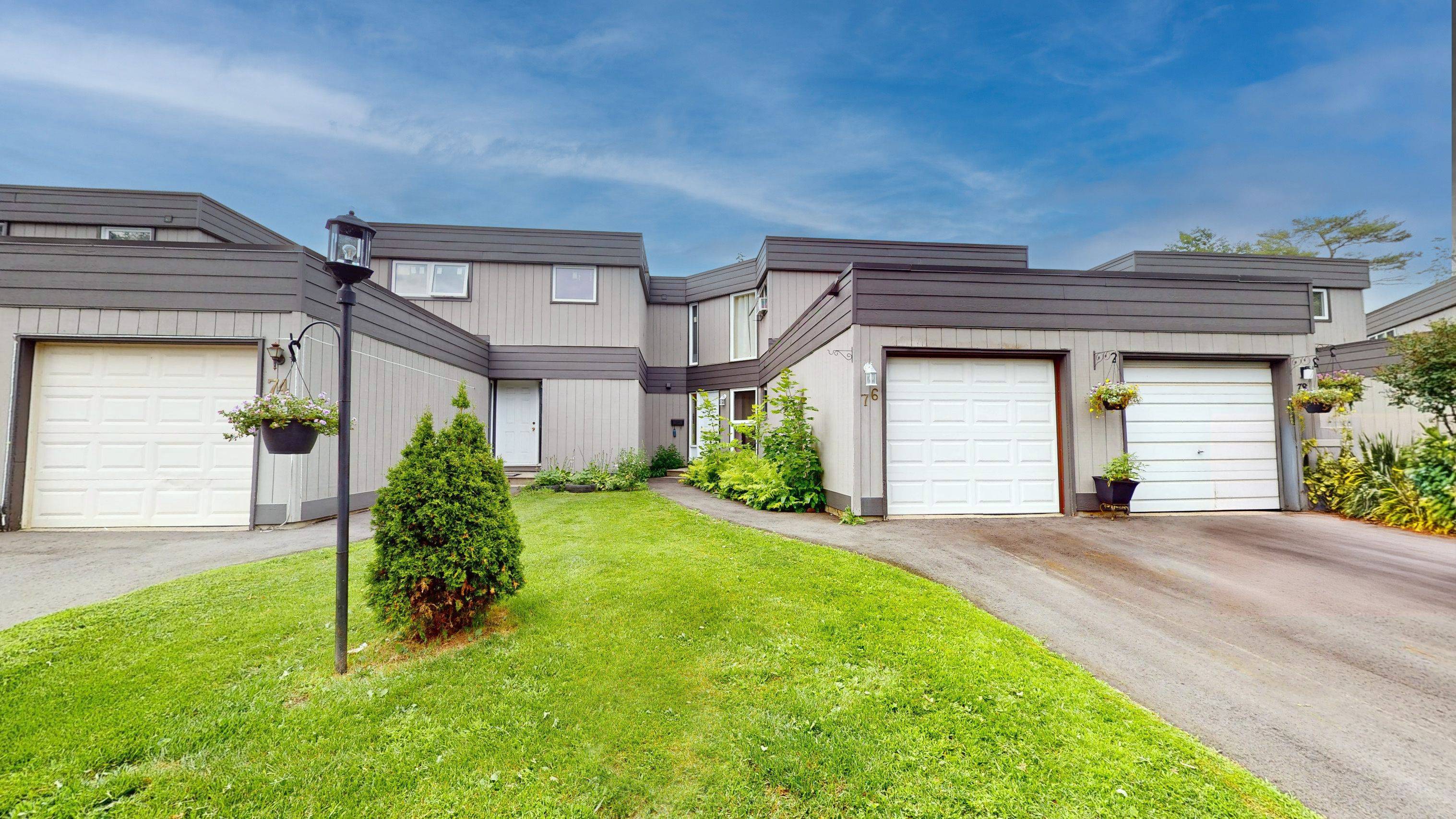 76 Compata WAY S #11, Blackburn Hamlet, ON K1B 4W9