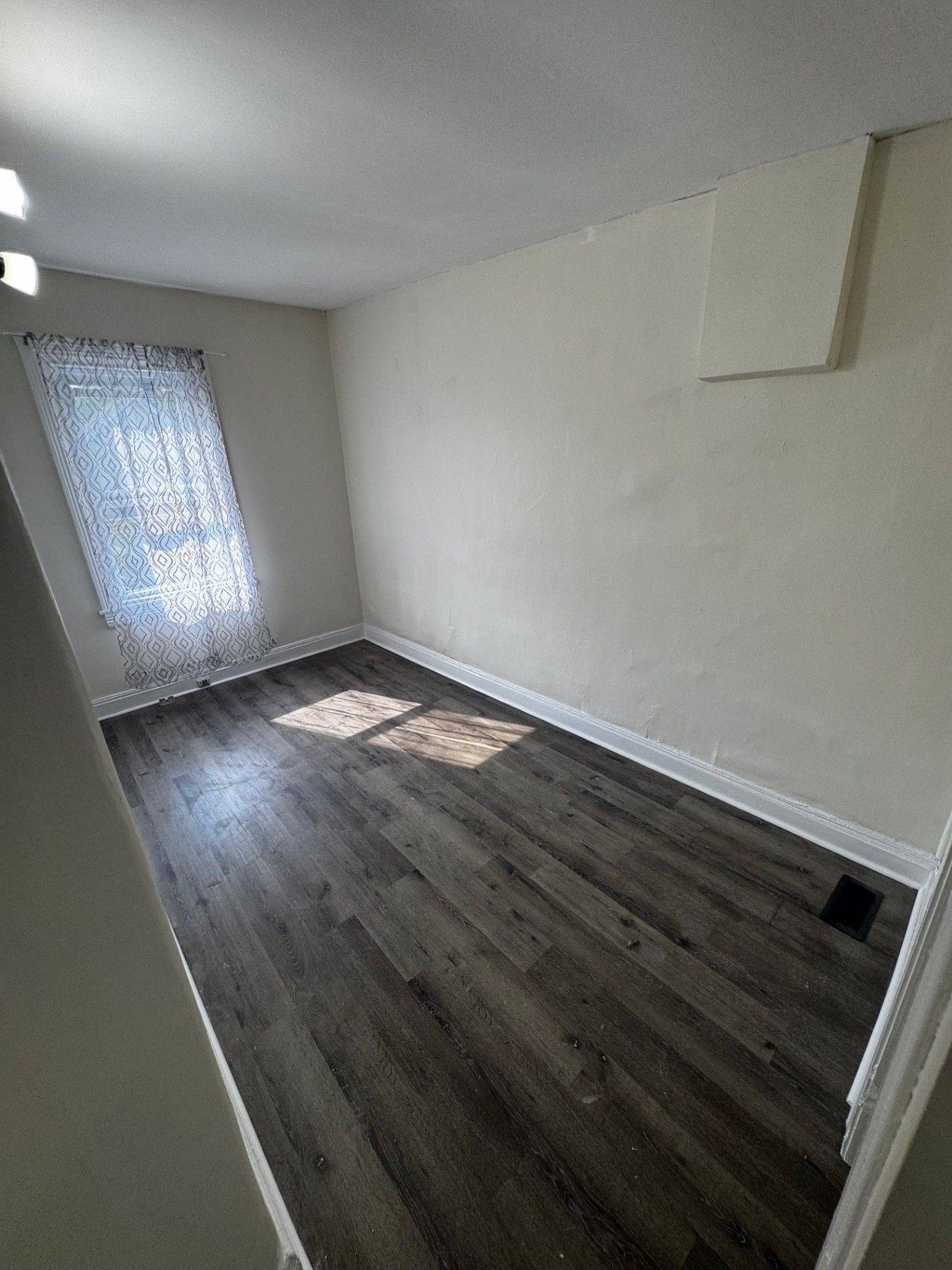 Hamilton, ON L8H 5C3,360 Cope ST
