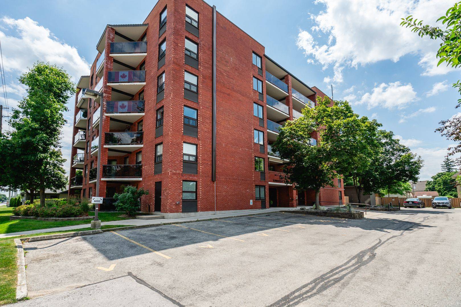 536 11th AVE #606, Hanover, ON N4N 2S4