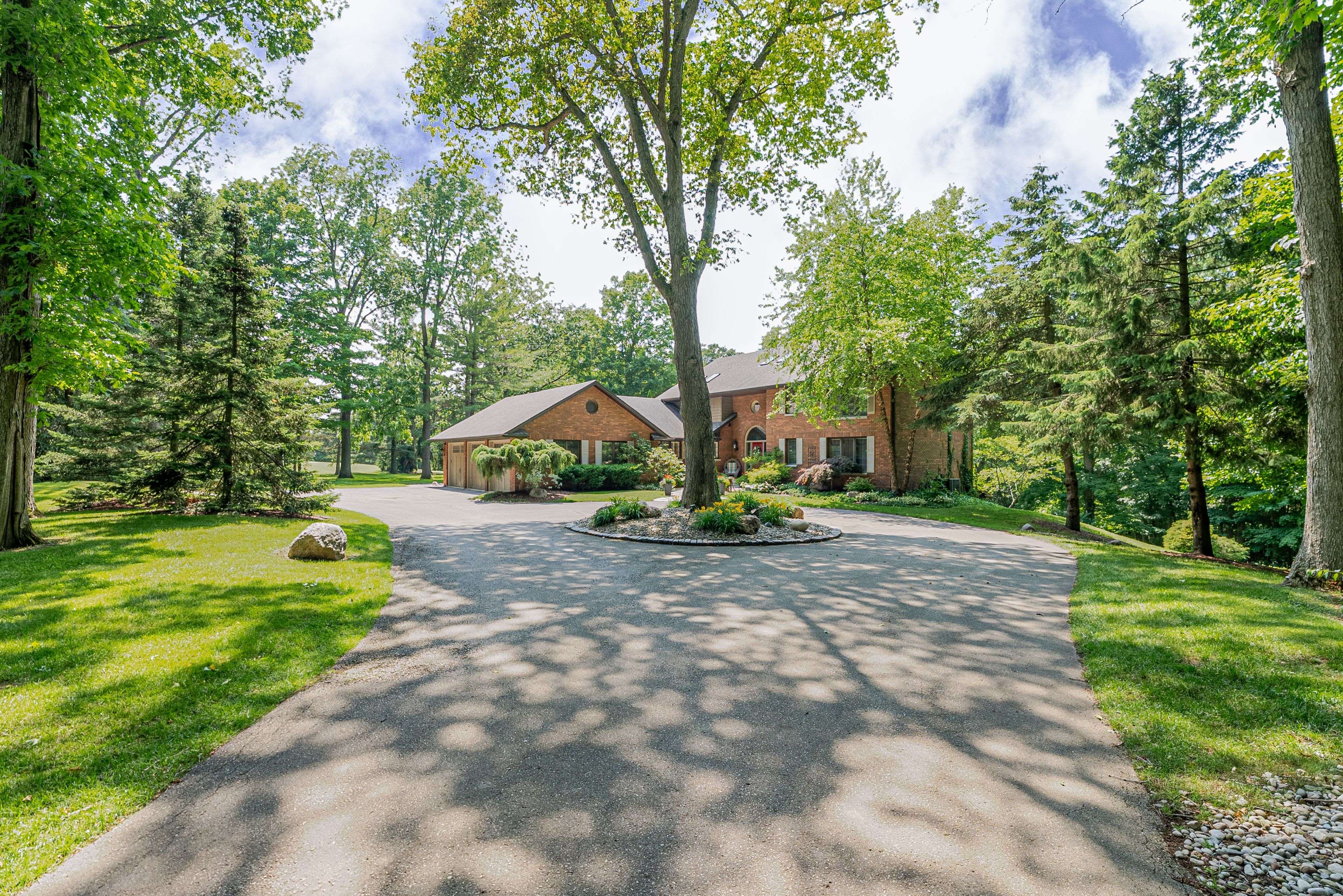 London South, ON N6K 3S6,11 Old Oak LN