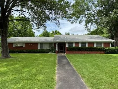 Clarksville, TX 75426,805 W 4th Street