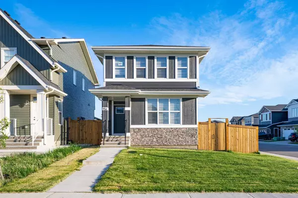956 West Lakeview DR, Chestermere, AB T1X 2N4