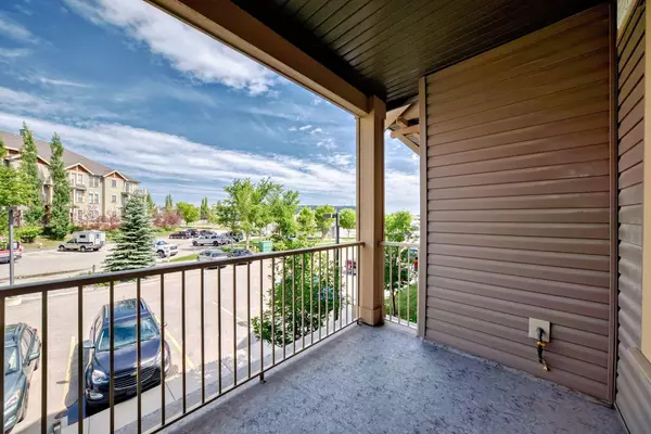 Cochrane, AB T4C 0H7,207 Sunset DR #327