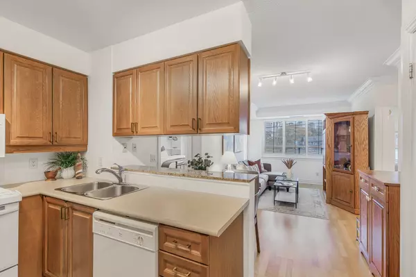 Toronto C11, ON M4G 4K2,1801 Bayview AVE #308