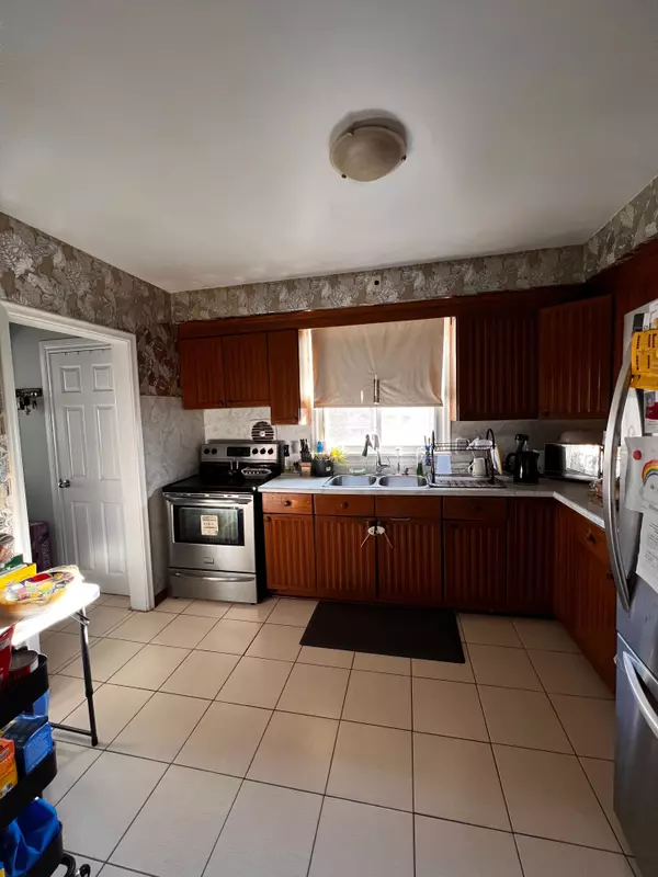 Toronto C06, ON M3H 4P9,152 Overbrook PL #3