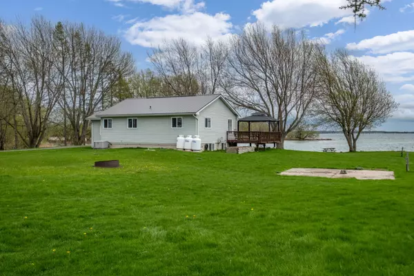 Frontenac Islands, ON K0H 2Y0,4205 Highway 96 N/A