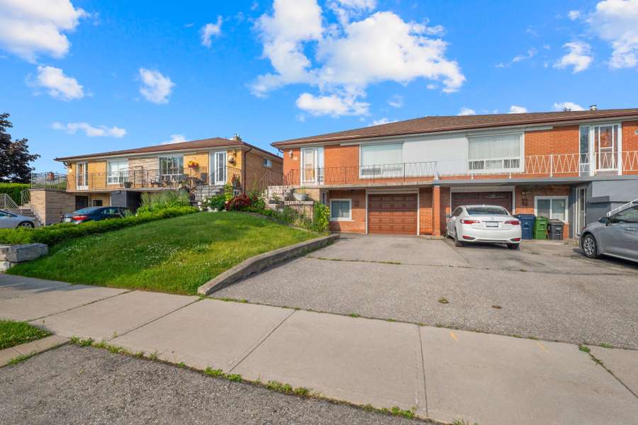 50 Felan CRES, Toronto W10, ON M9V 3A3