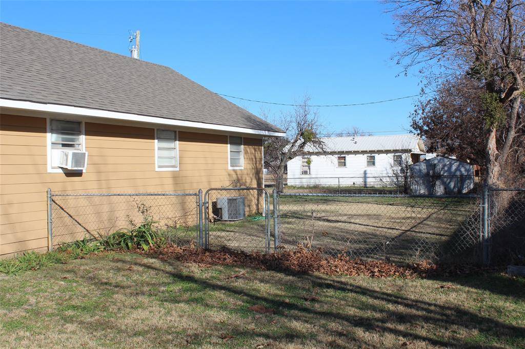 Munday, TX 76371,950 N Munday Avenue