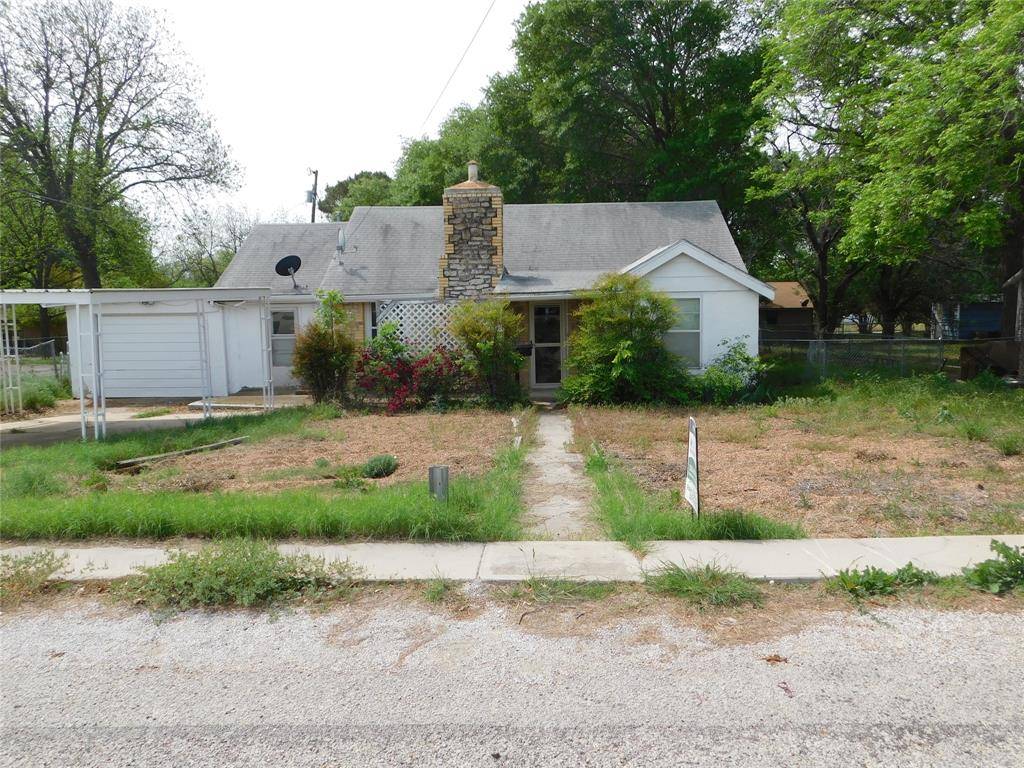900 W Wrights Avenue, Comanche, TX 76442
