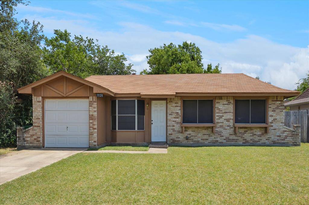5528 Dunson Drive, Haltom City, TX 76148