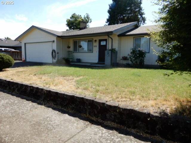 2252 ROSE BLOSSOM DR, Springfield, OR 97477