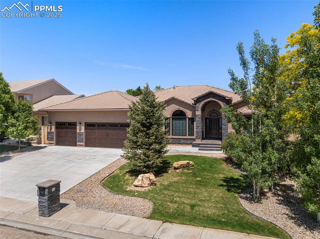 24 Redondo LN, Pueblo, CO 81005