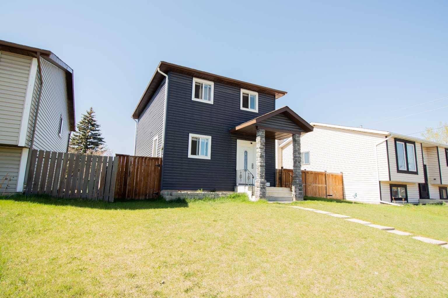 Calgary, AB T3J 1R2,16 Castlebrook RD NE
