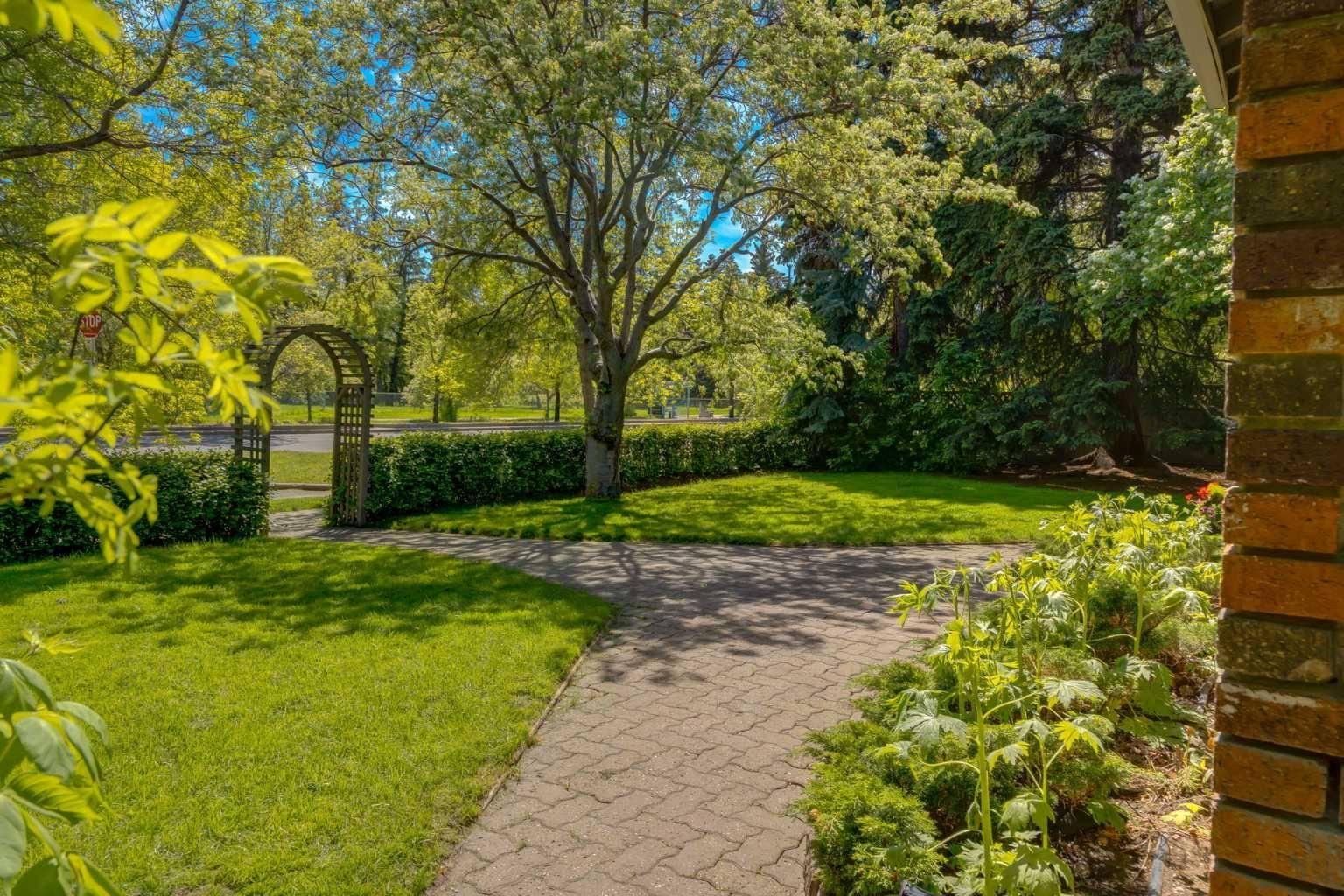 Calgary, AB T2S 2J3,3015 Elbow DR SW
