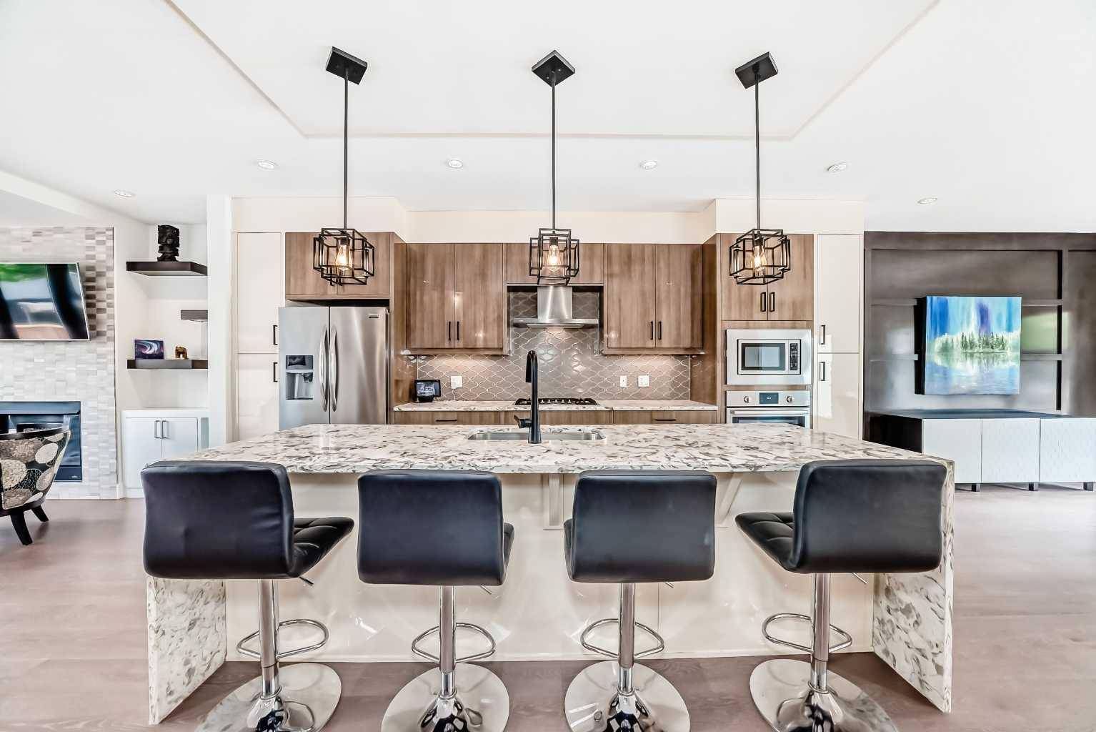 Calgary, AB T2E 1Z7,140 27 AVE NE