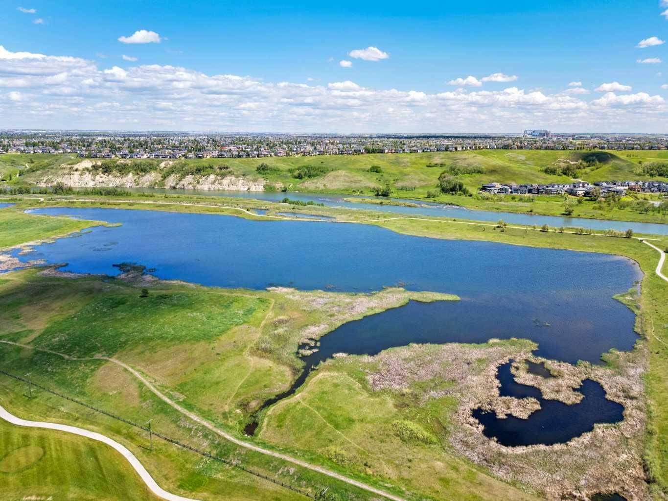 Calgary, AB T2X 1T8,132 Wolf Hollow CRES SE