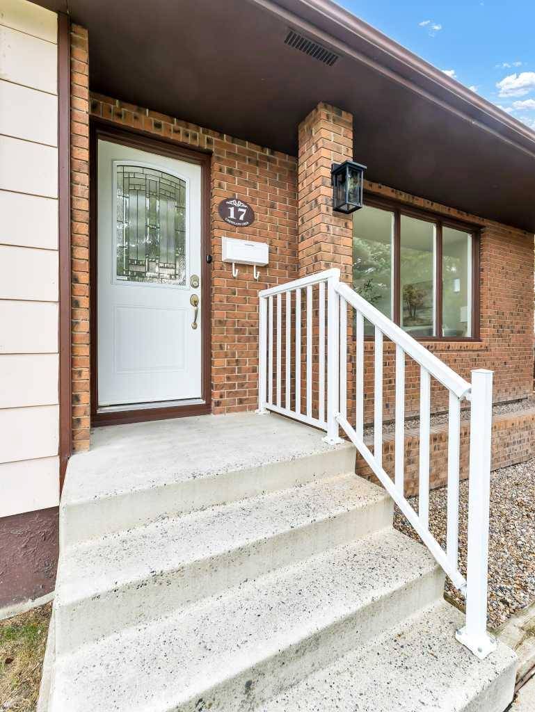 Medicine Hat, AB T1B 1S9,17 Castelani CRES Southeast