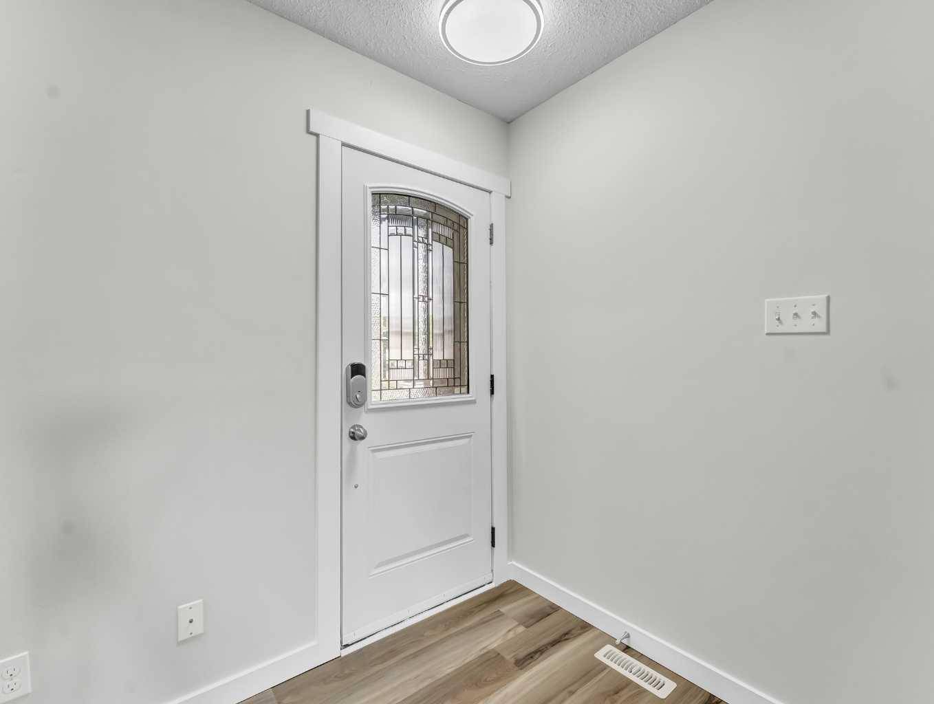 Medicine Hat, AB T1B 1S9,17 Castelani CRES Southeast