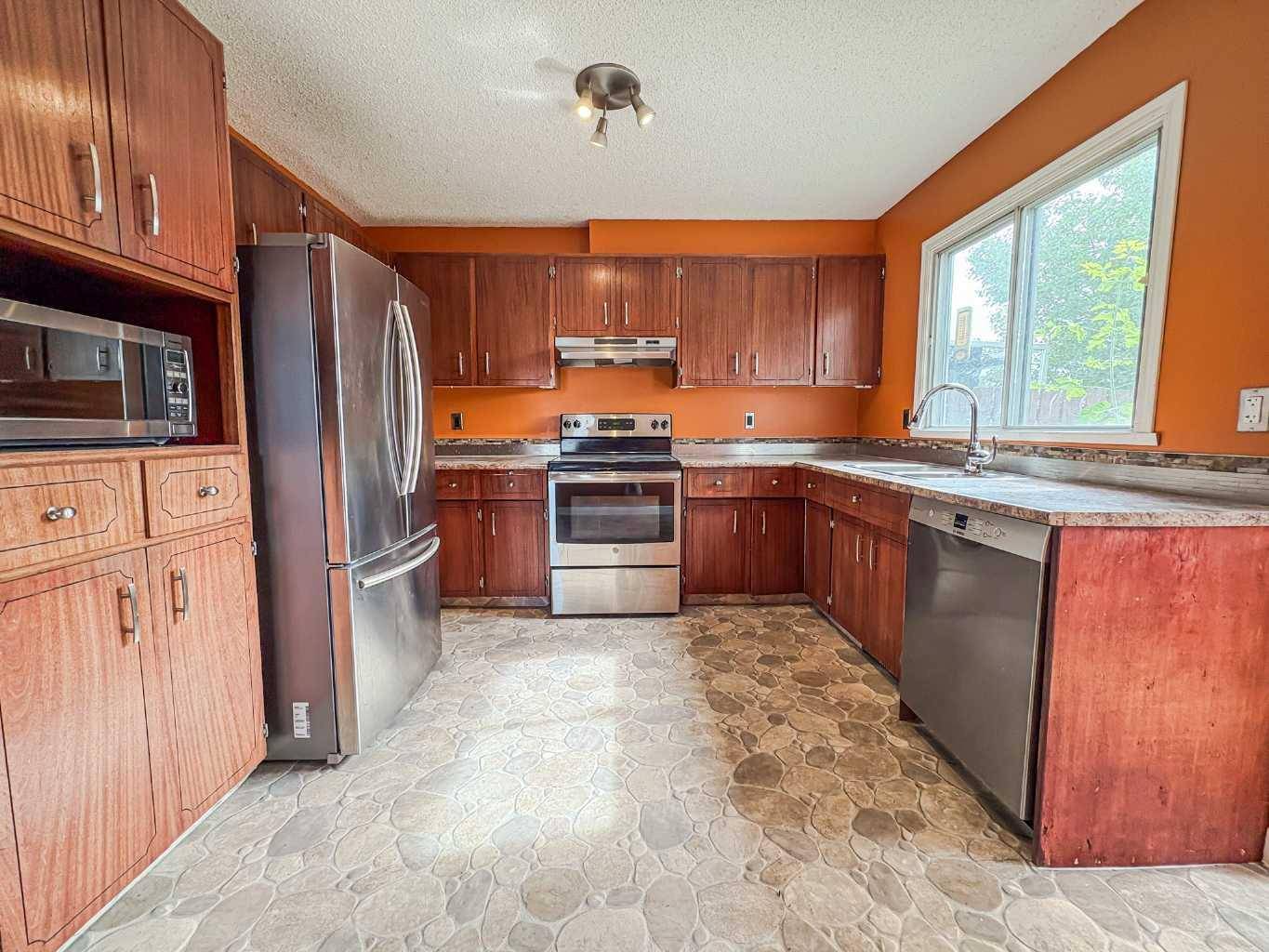 Grande Prairie, AB T8V 4N8,11901 94A Street