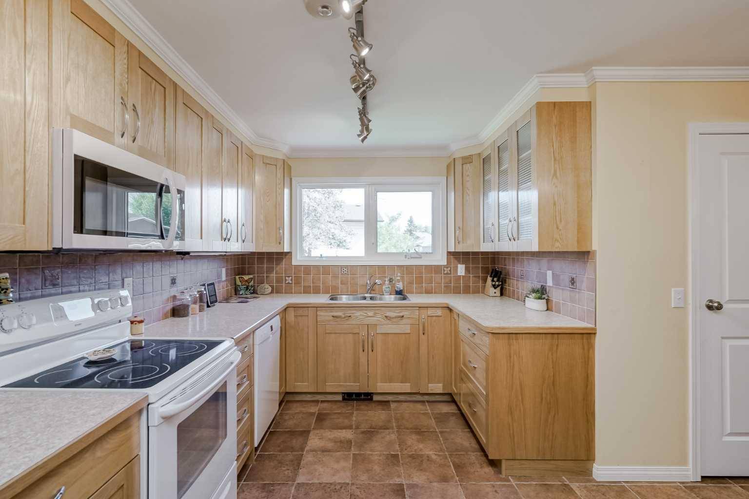 Calgary, AB T1Y4X7,4 Whitefield Close Northeast
