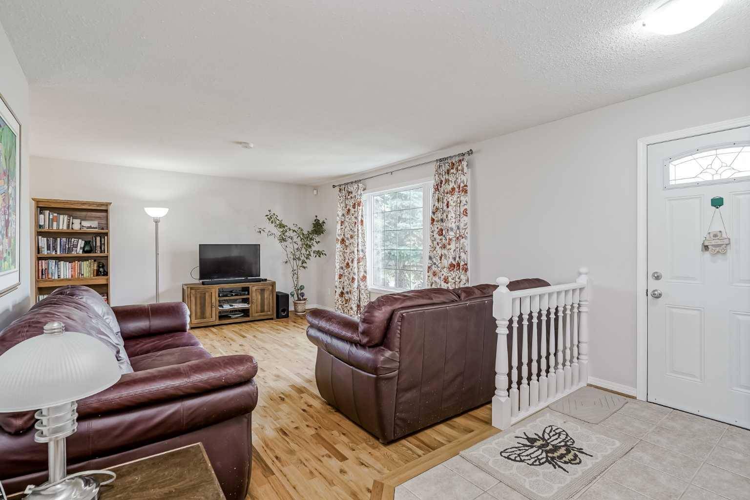 Calgary, AB T1Y4X7,4 Whitefield Close Northeast