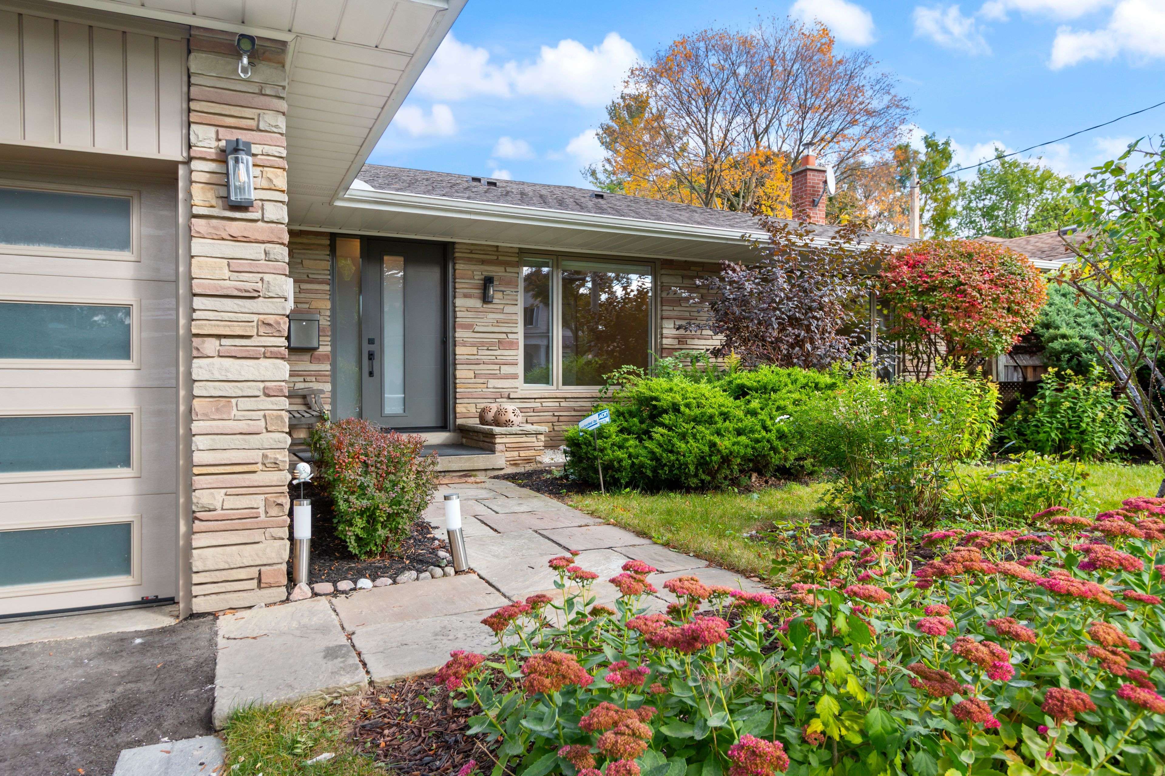 195 Burbank DR, Toronto C15, ON M2K 1P5
