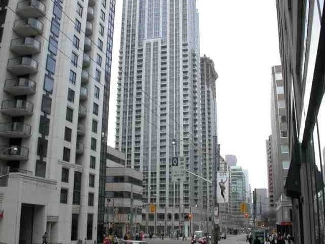 763 Bay ST #3810, Toronto C01, ON M5G 2R3