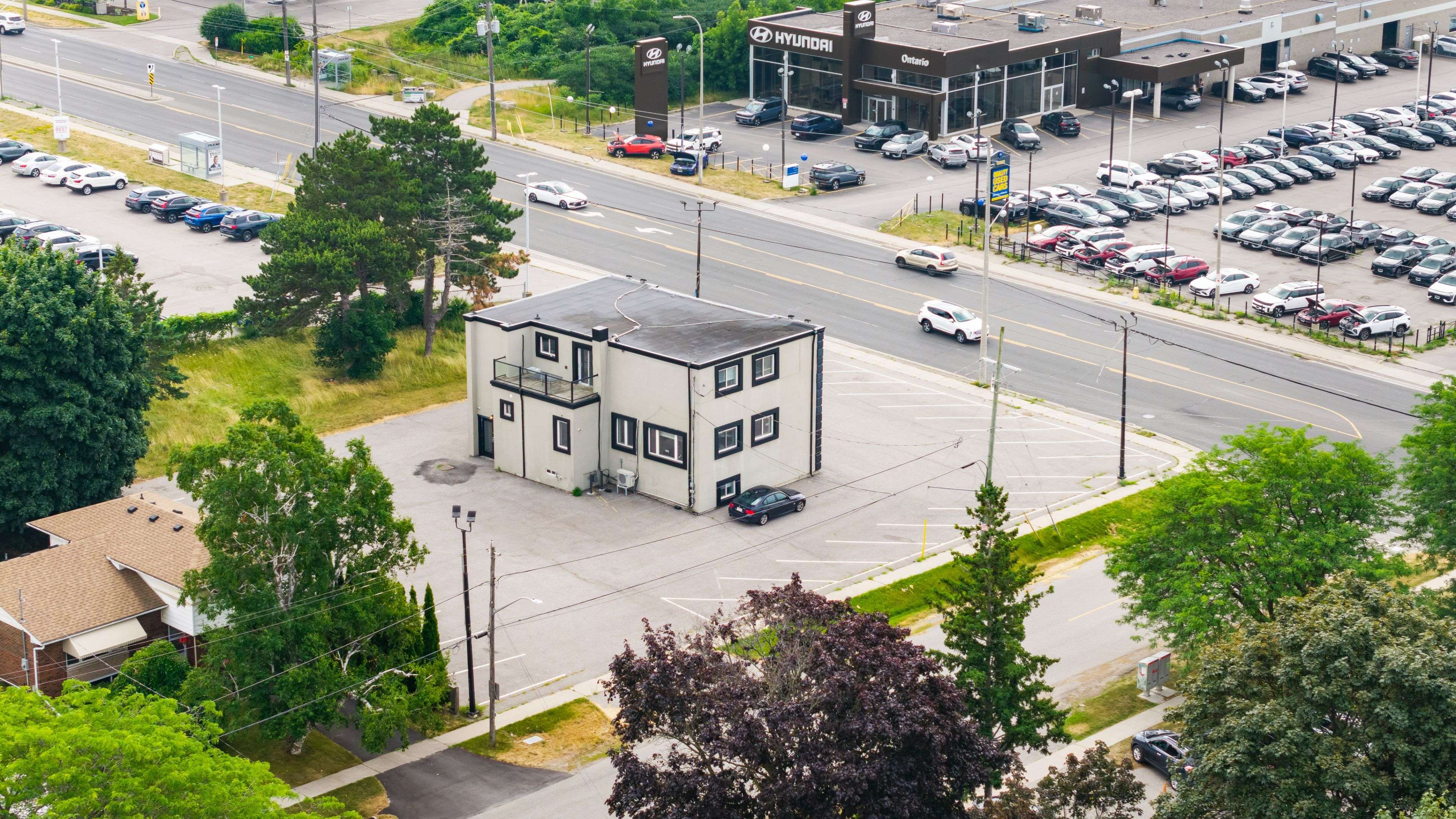 Whitby, ON L1N 2K7,1400 Dundas ST E #3