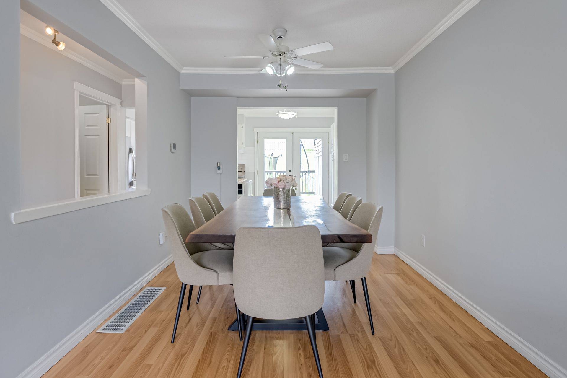 Oshawa, ON L1H 8A4,909 Southridge ST