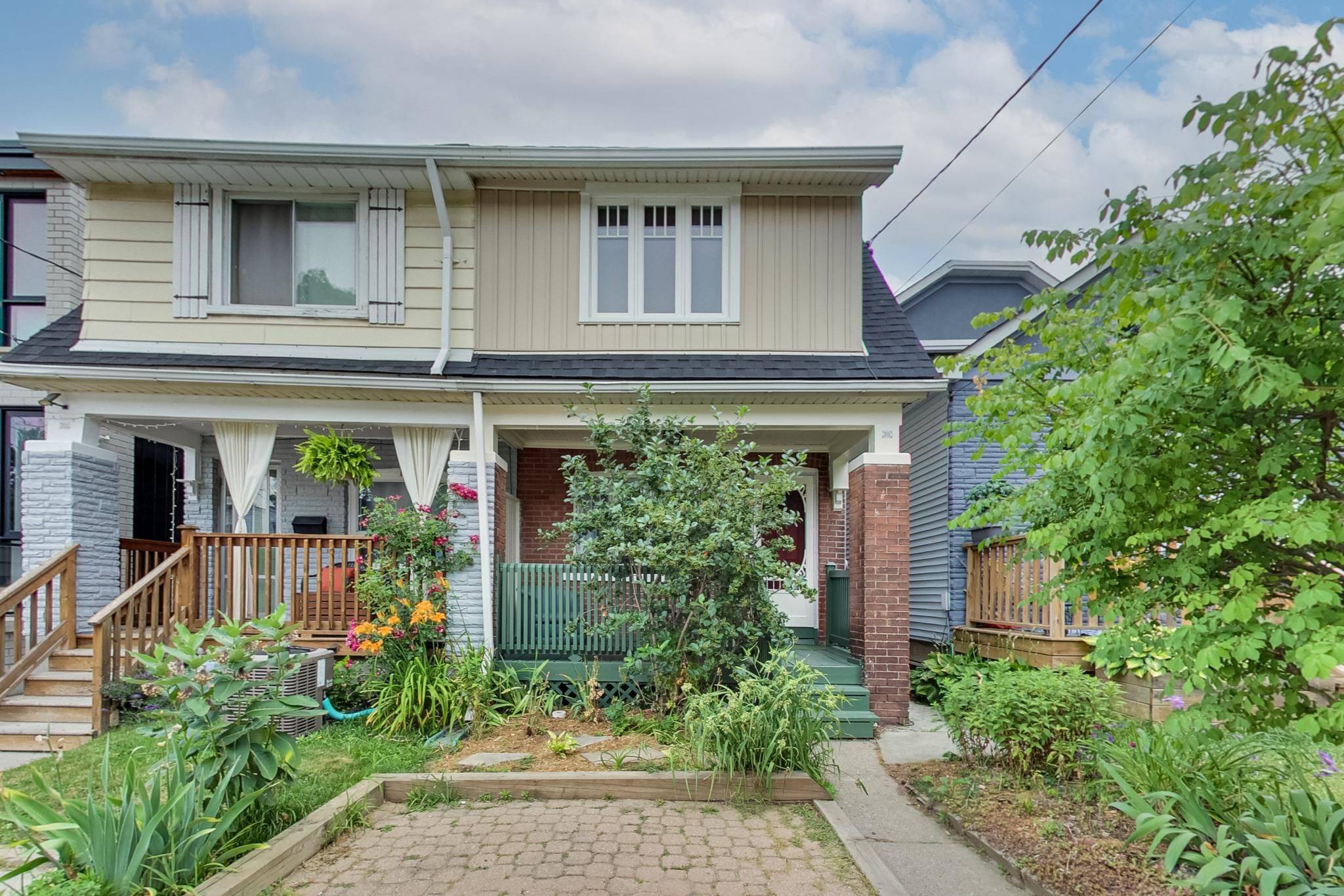 127 King Edward AVE, Toronto E03, ON M4C 5J7