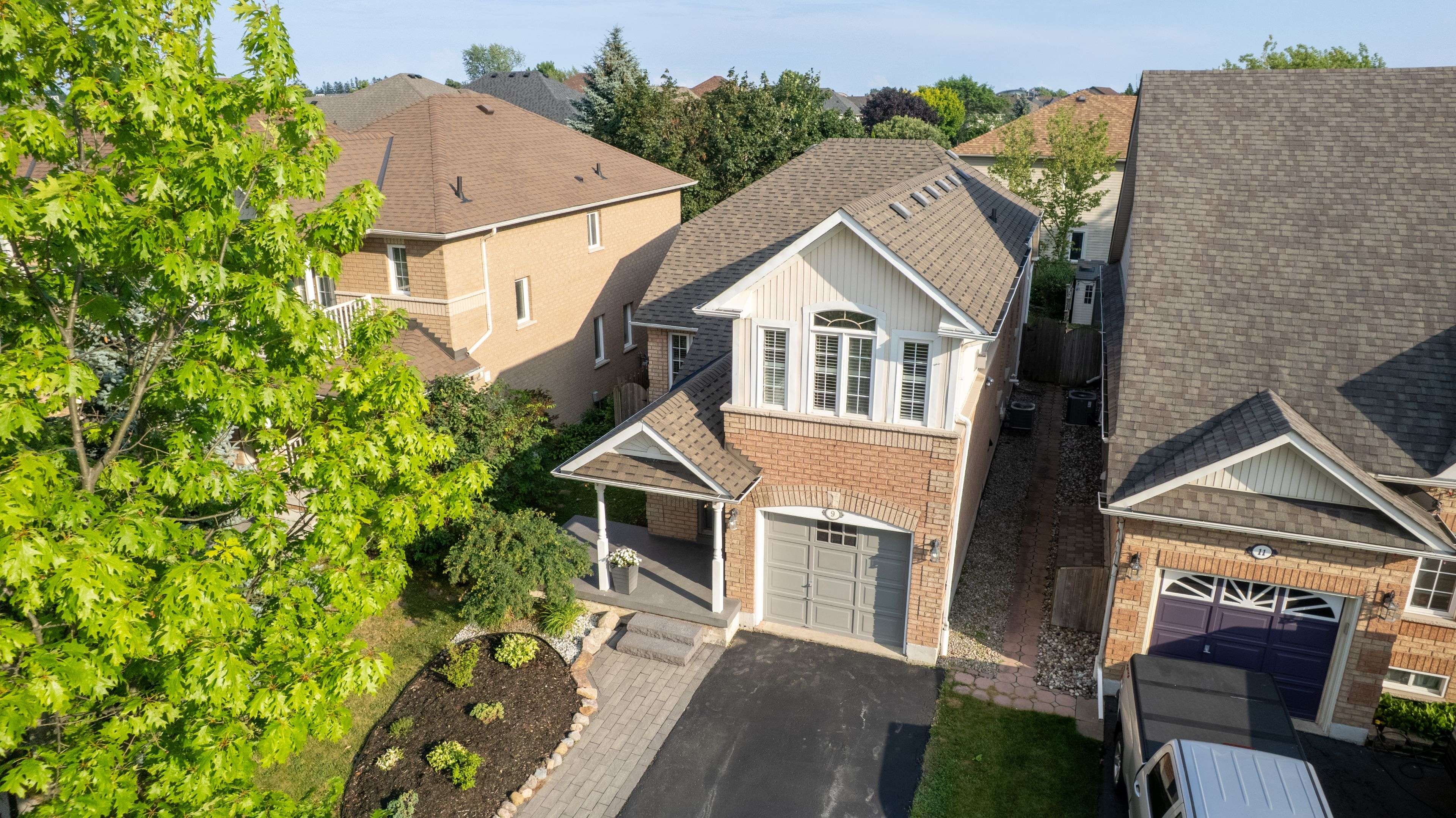 9 Portage TRL, Whitby, ON L1N 9R4