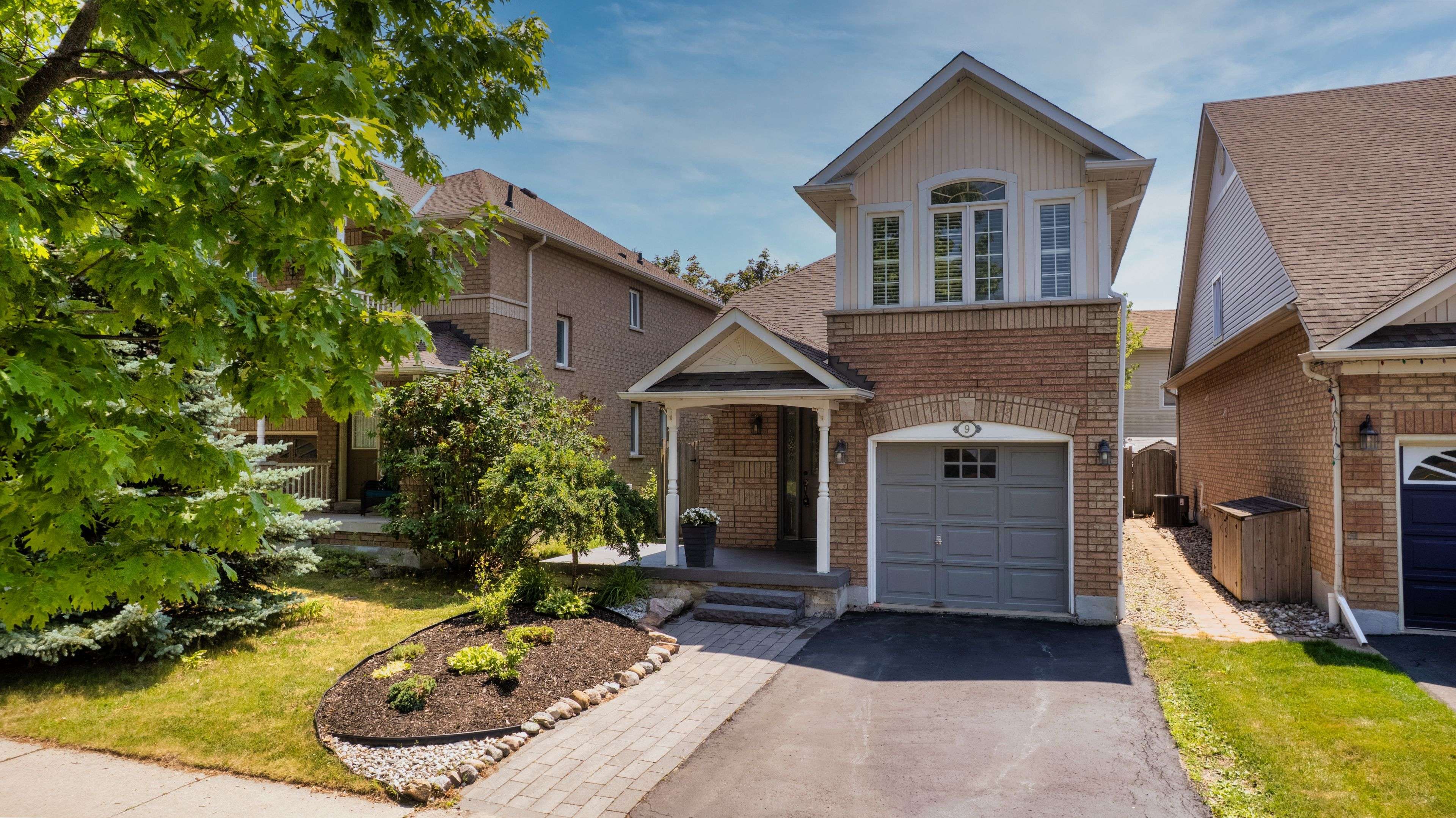 Whitby, ON L1N 9R4,9 Portage TRL