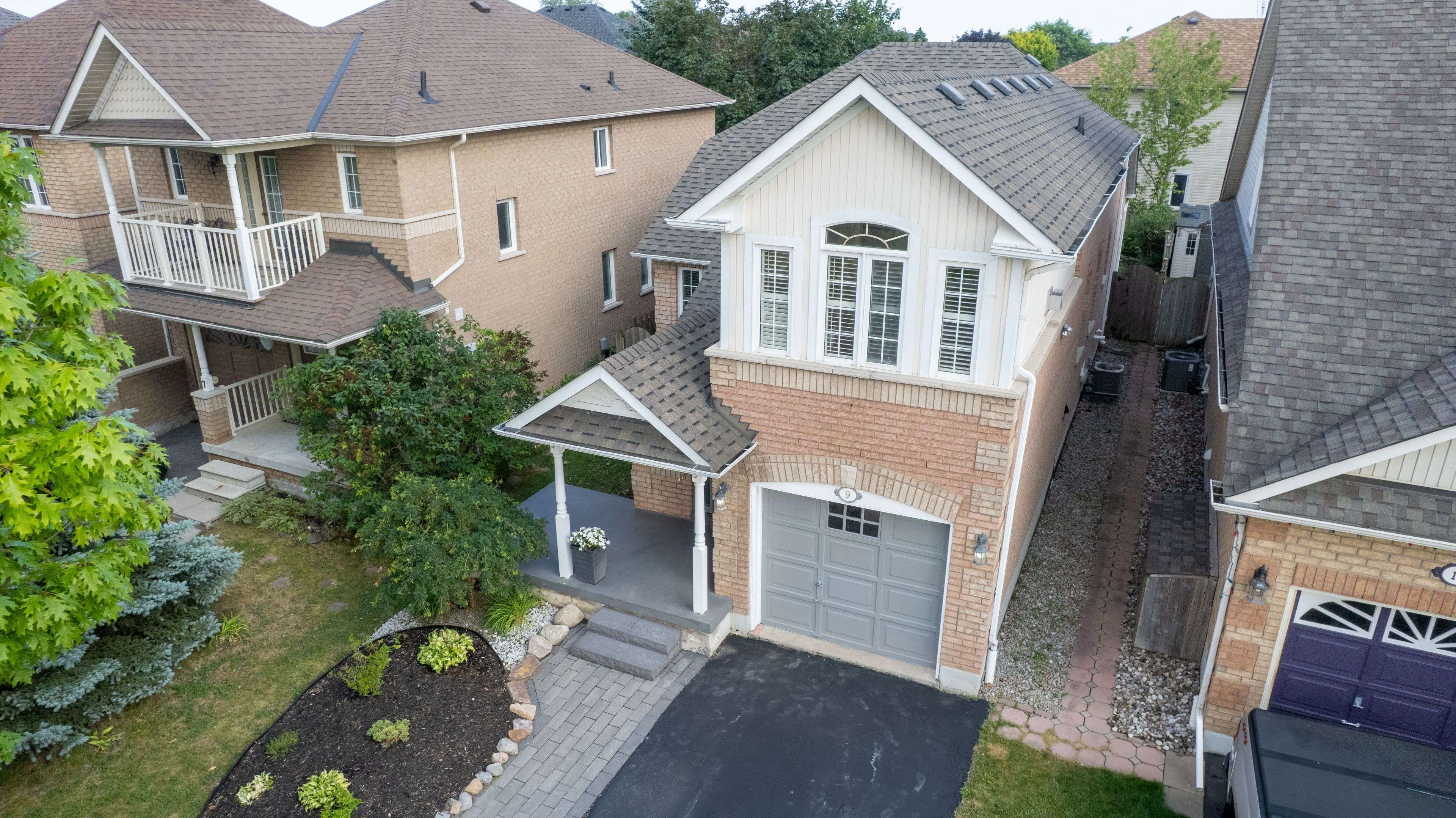 Whitby, ON L1N 9R4,9 Portage TRL