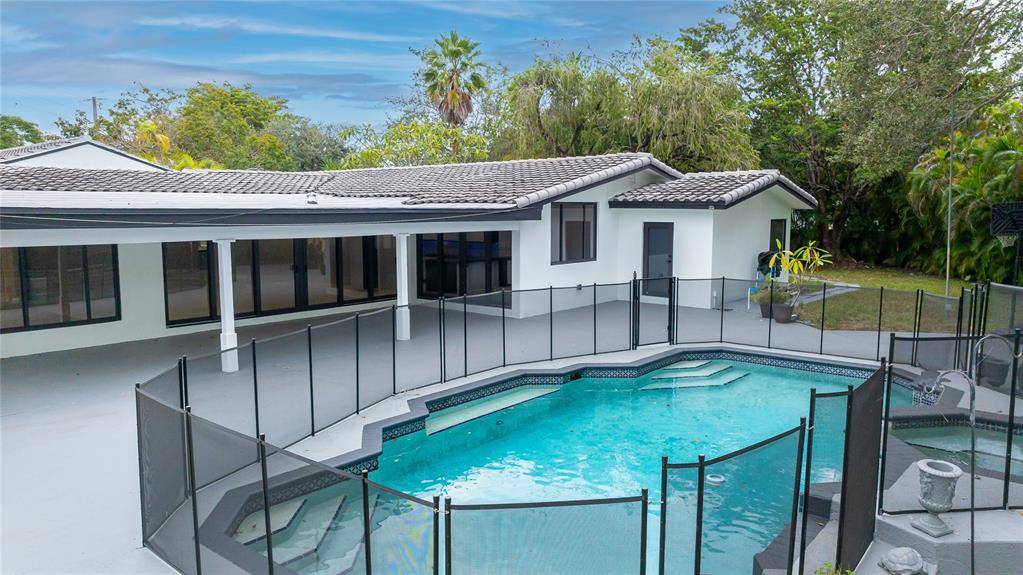 13401 SW 83rd Ave, Pinecrest, FL 33156
