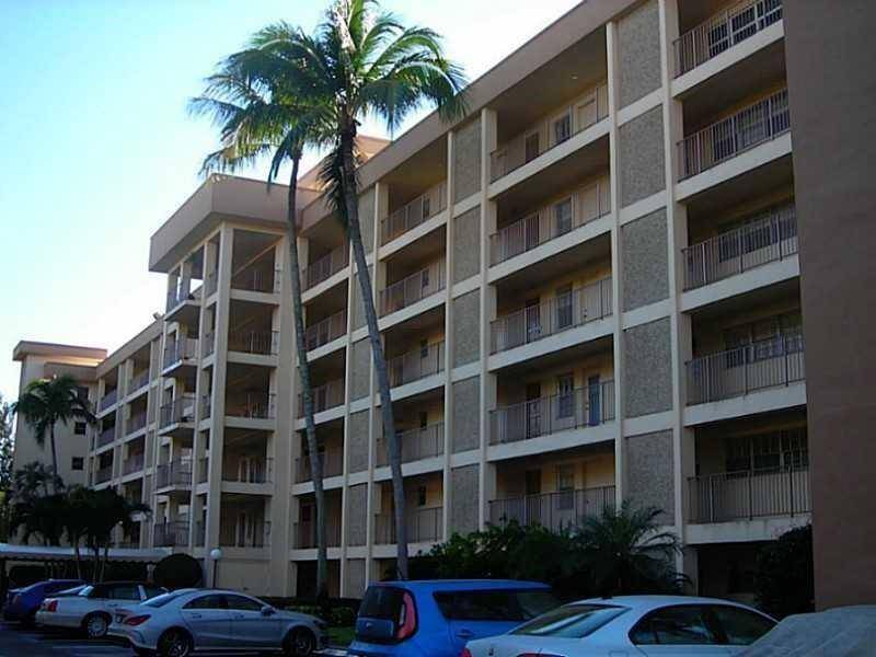 2600 S Course Dr #107, Pompano Beach, FL 33069