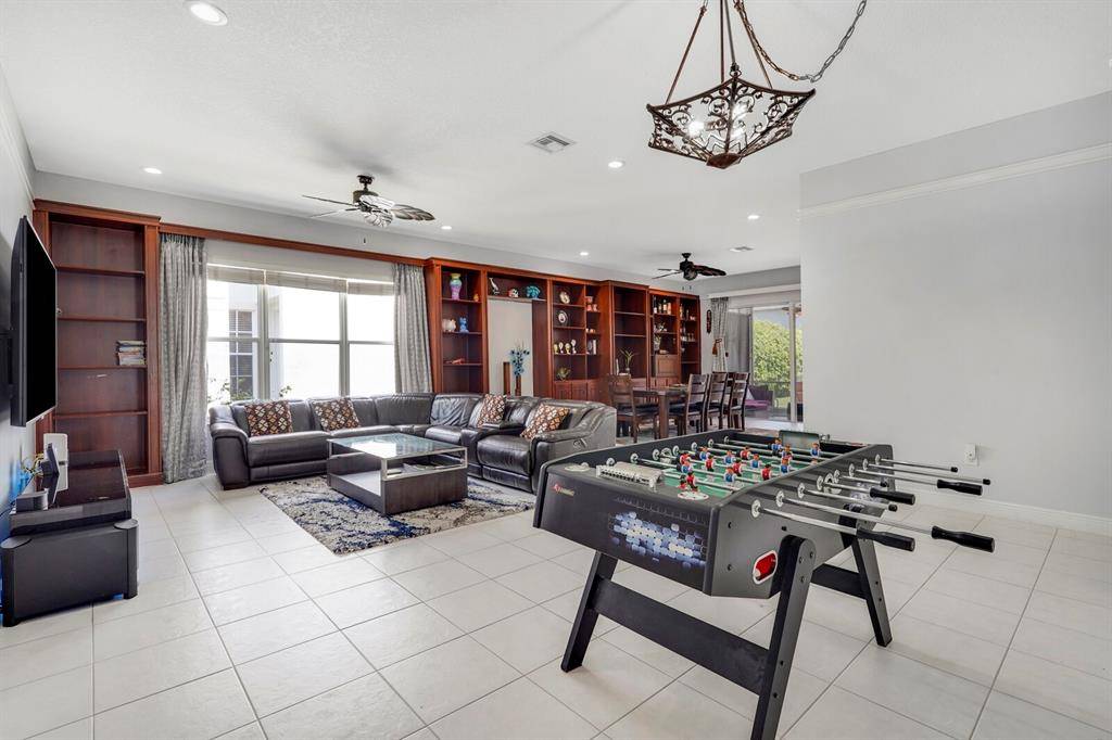 Boca Raton, FL 33498,19084 Skyridge Cir