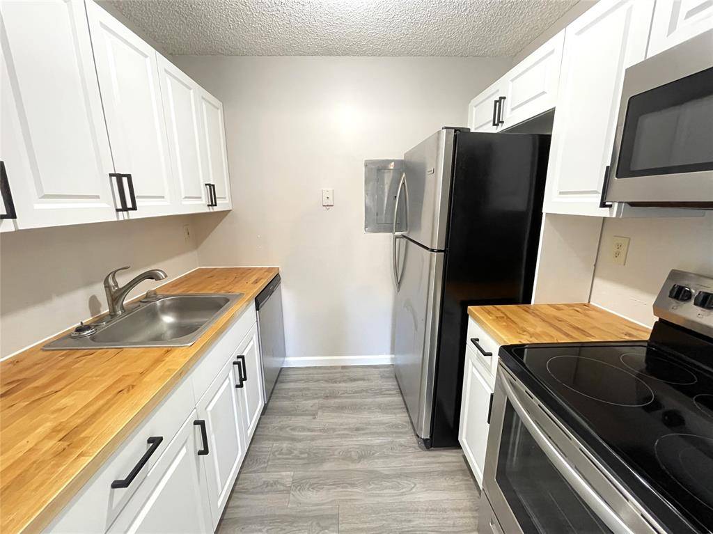 1153 Lake Victoria Dr #O, West Palm Beach, FL 33411