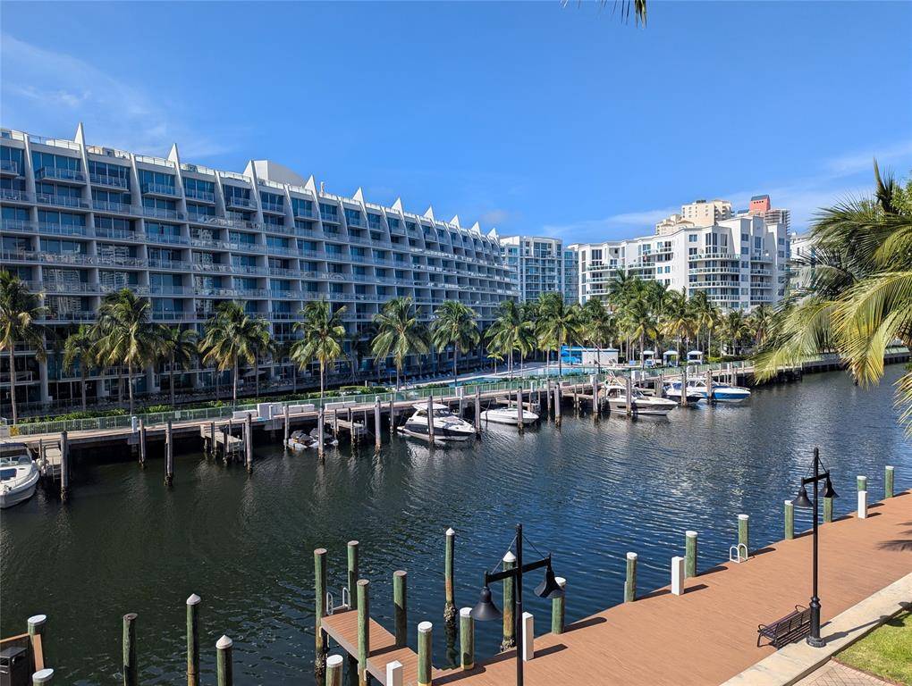 3001 NE 185th St, Miami, FL 33180