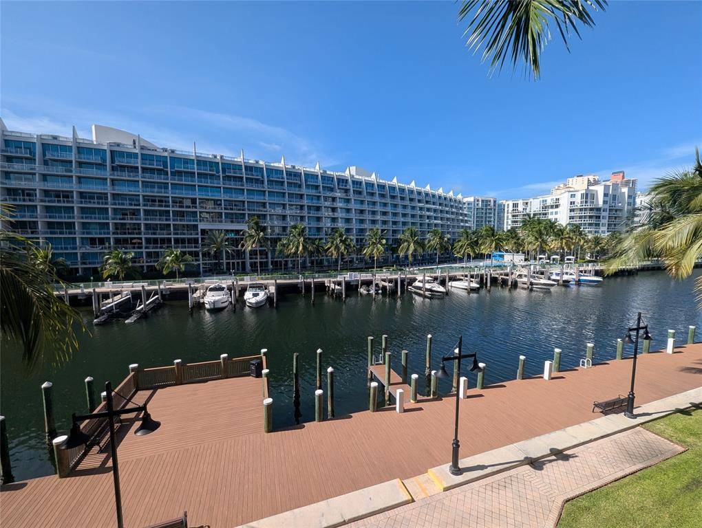 Miami, FL 33180,3001 NE 185th St