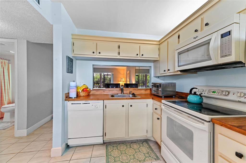 Lake Worth, FL 33467,7118 Golf Colony Ct #103