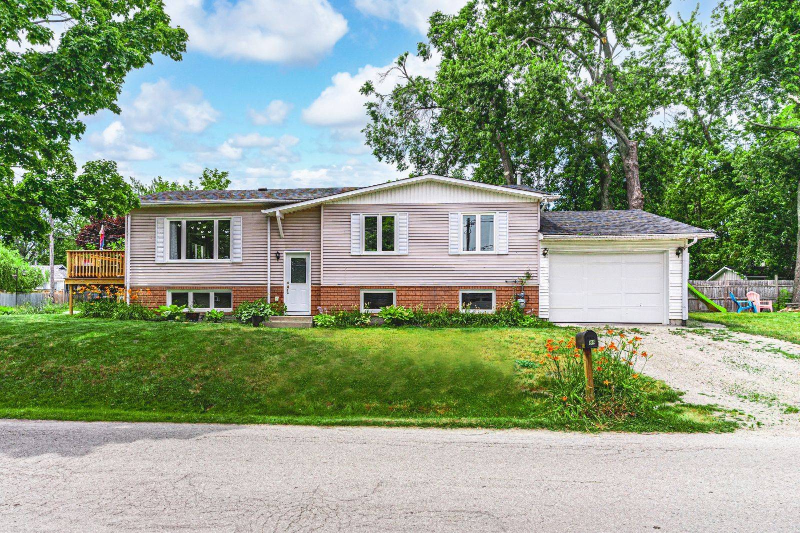884 Maplewood DR, Innisfil, ON L9S 1Y7