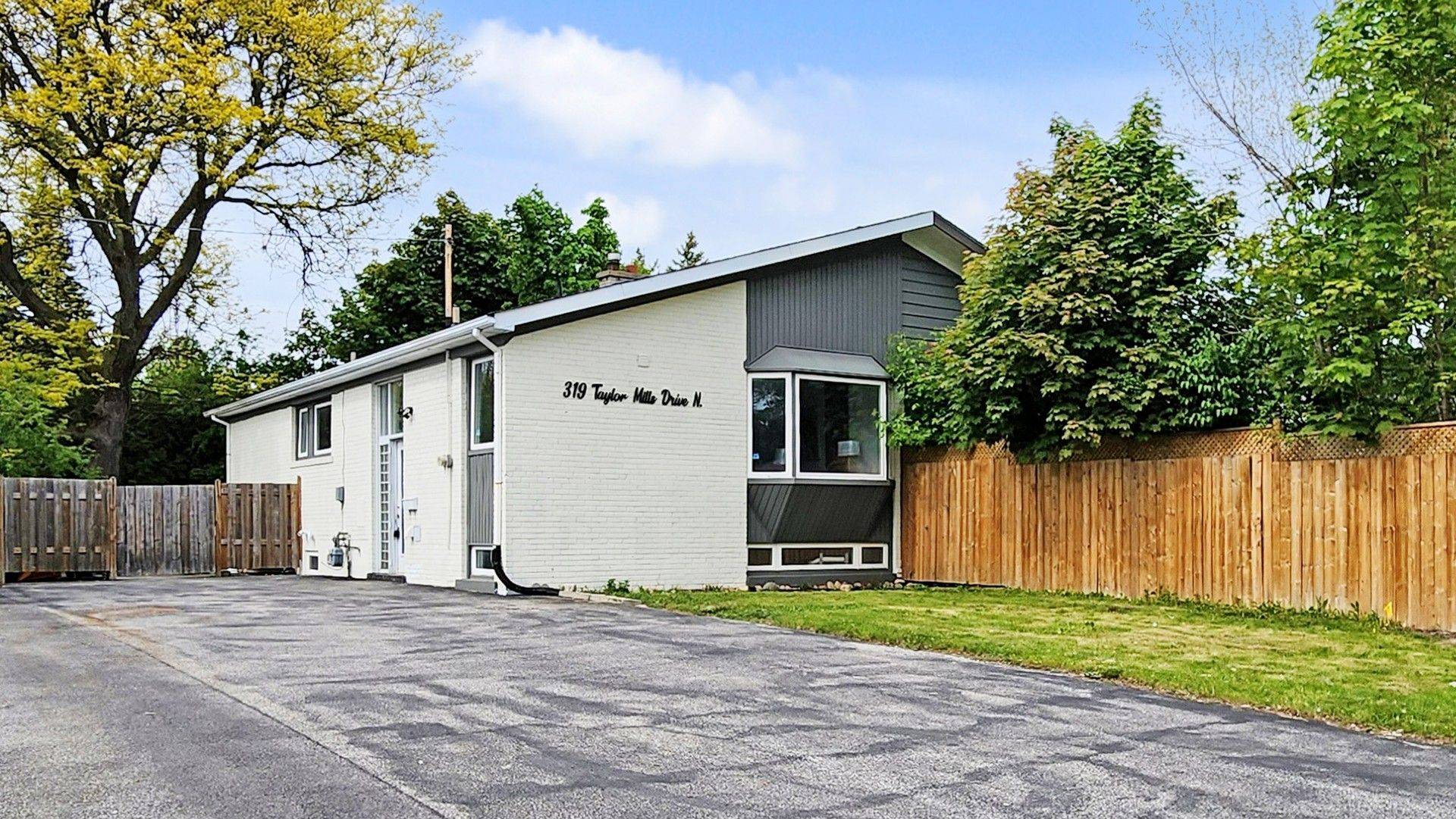 319 Taylor Mills DR N, Richmond Hill, ON L4C 2T8