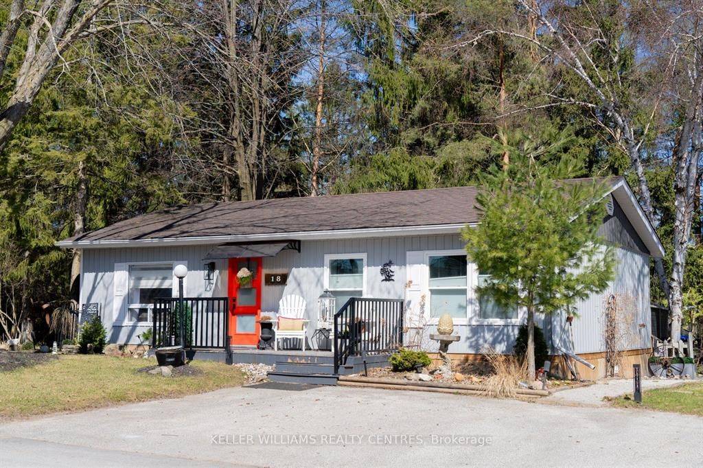 18 Cherrywood LN, Innisfil, ON L9S 1M6