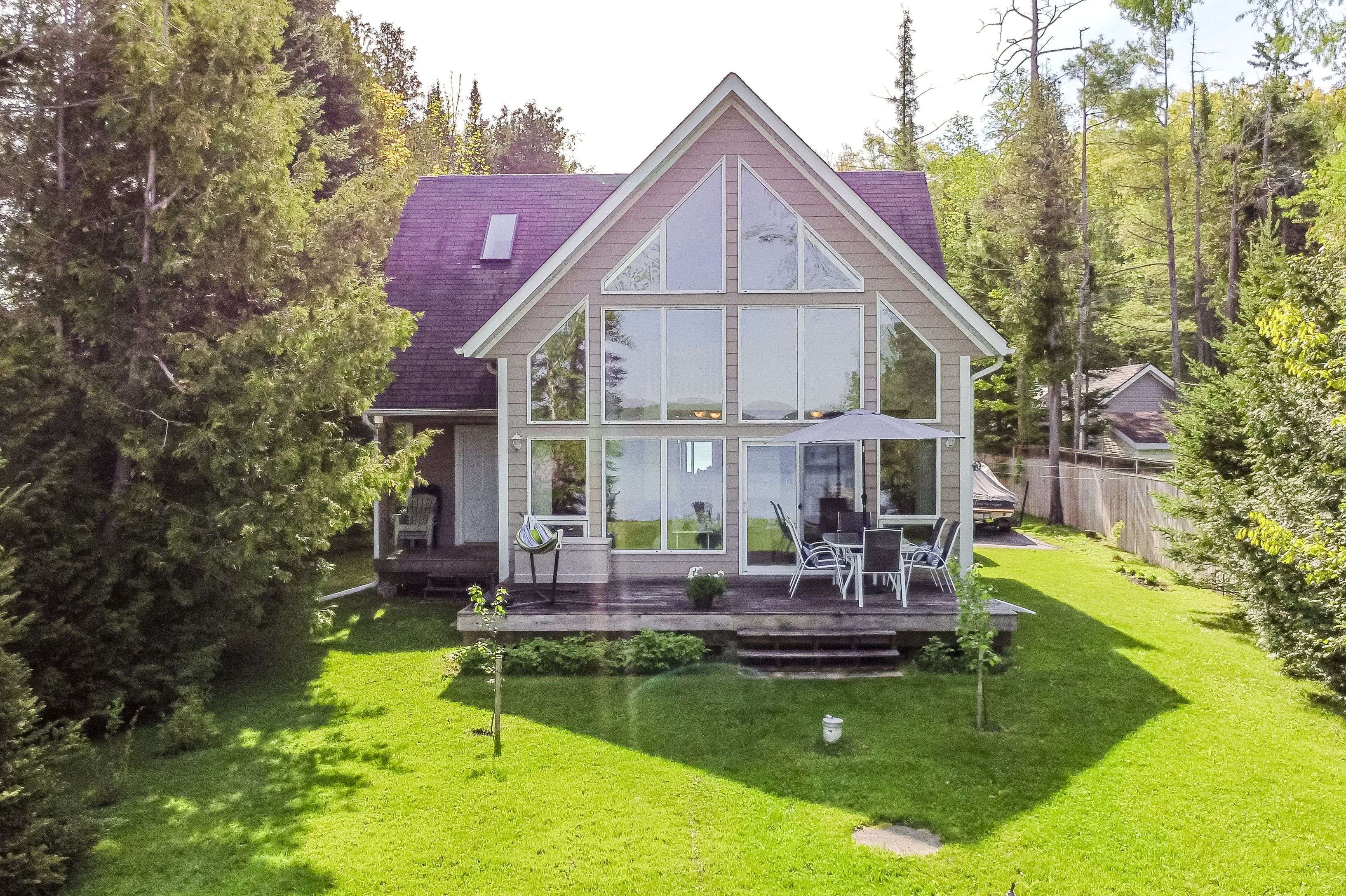 10 Buttercup LN, Springwater, ON L0L 1P0