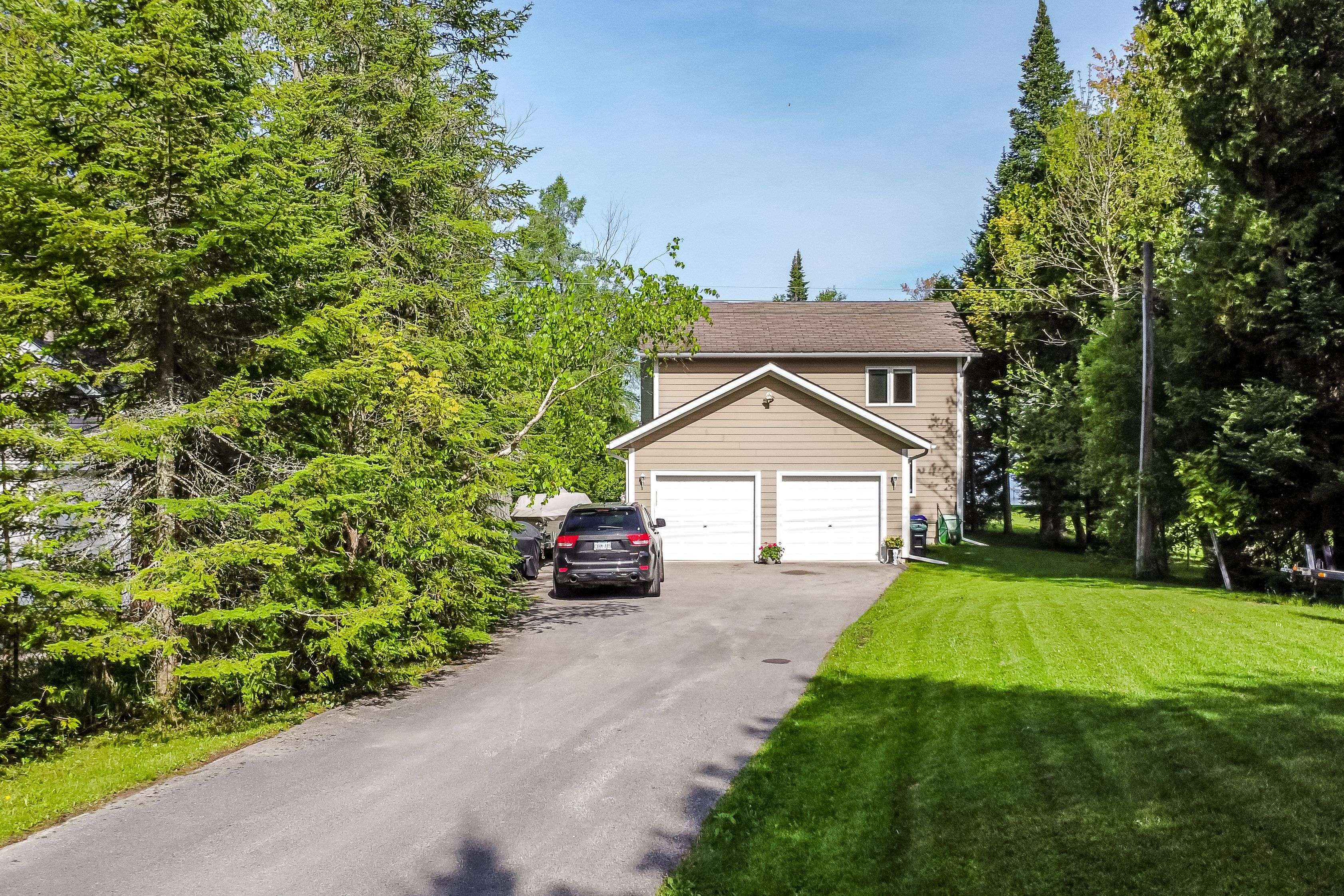 Springwater, ON L0L 1P0,10 Buttercup LN
