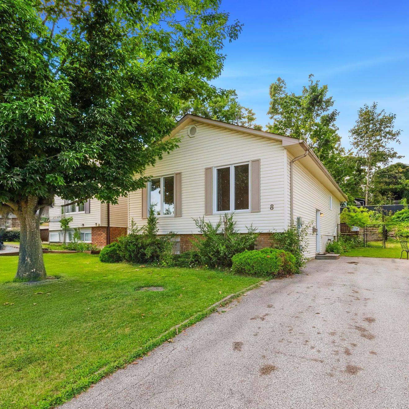 8 Christine PL, Orillia, ON L3V 7P1